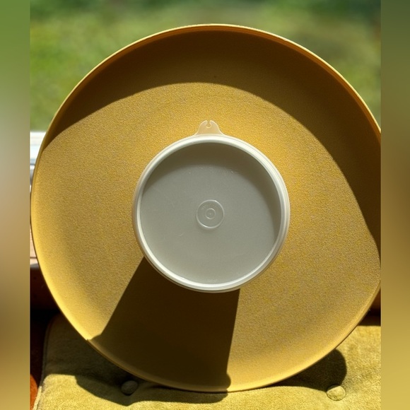 Vintage Tupperware DIP 'N SERVE Tray Harvest Yellow Gold Chip Dip Bowl Lid 492-2 - Picture 4 of 4